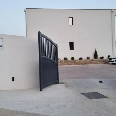 Palazzu B Reservation 3 Nuits Minimum أجاكسيو